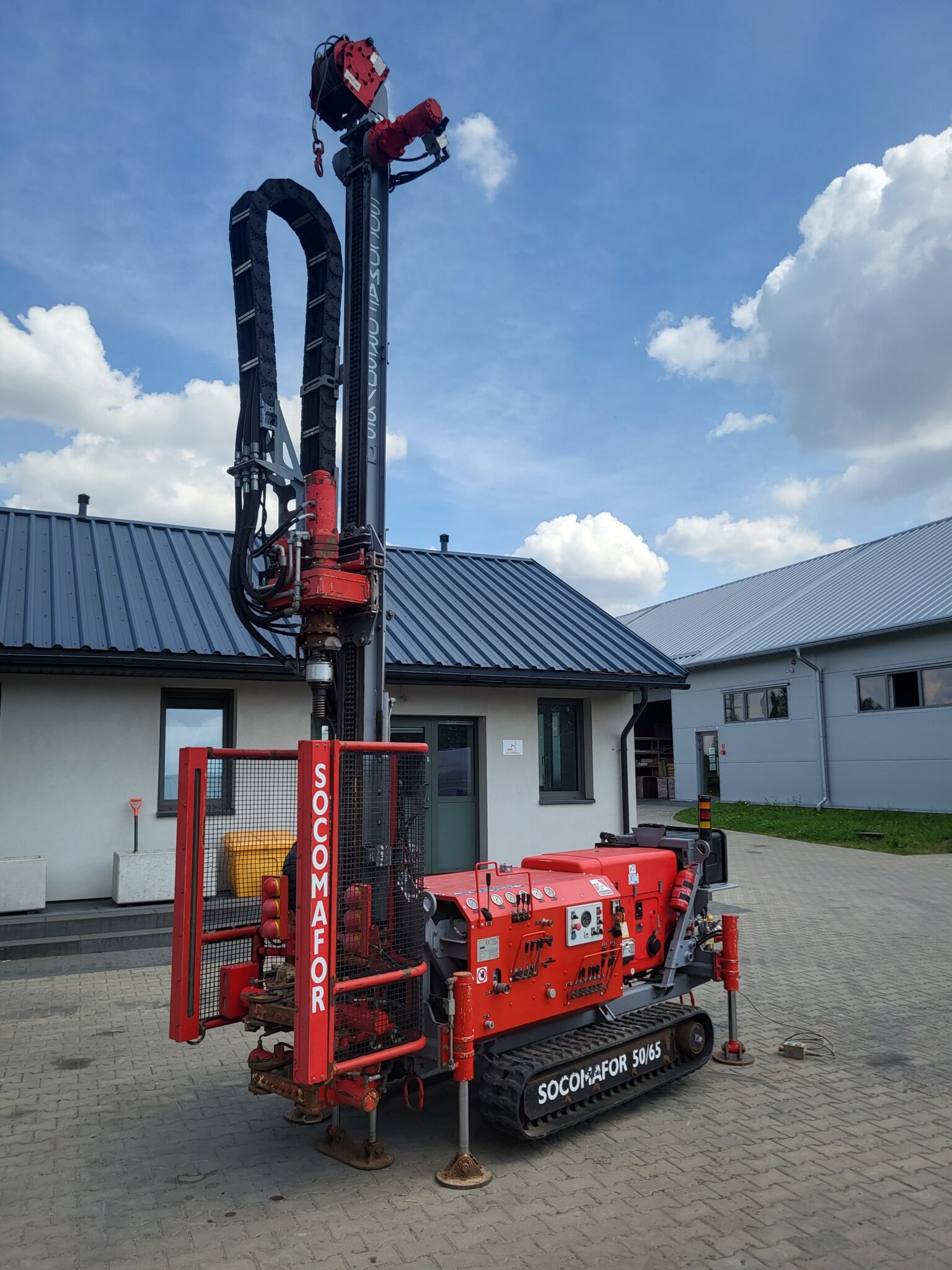 Oil Rig Clinic SOCOMAFOR 50/65 – Multi-purpose drilling rig – S-Pol